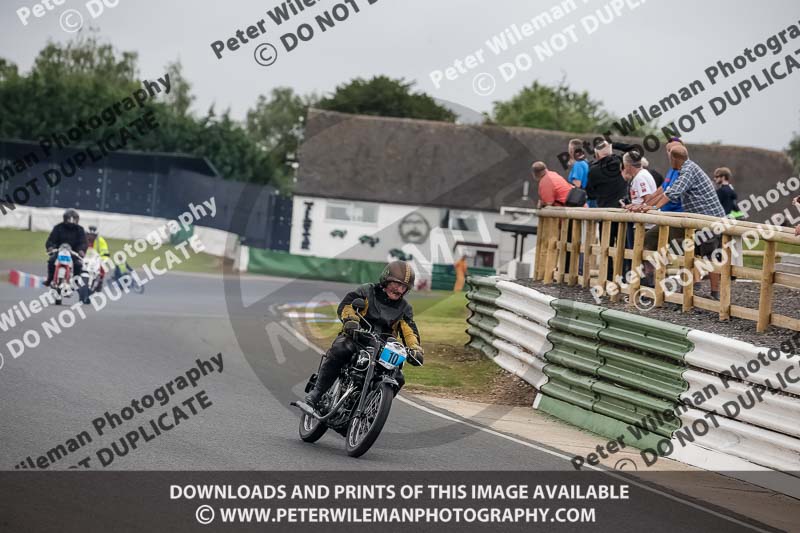 Vintage motorcycle club;eventdigitalimages;mallory park;mallory park trackday photographs;no limits trackdays;peter wileman photography;trackday digital images;trackday photos;vmcc festival 1000 bikes photographs